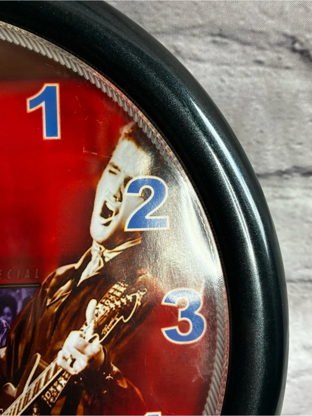 Elvis Presley The King of Rock and Roll 9.5” Round Plastic Battery Wall‎ Clock